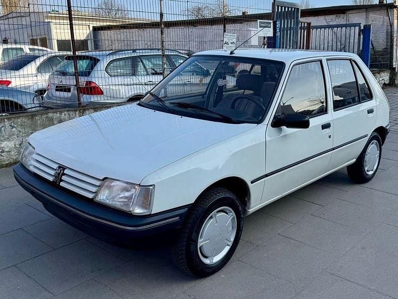 Weiß Gebraucht 1990 Peugeot 205 Kleinwagen | 3.220 € - Bild 1/4