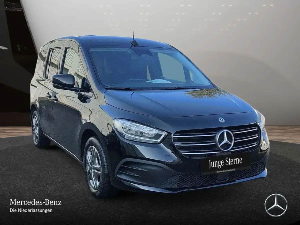Gebraucht Mercedes T160 Style 102 PS (75 kW) 2024 Schwarz Van / Kleinbus