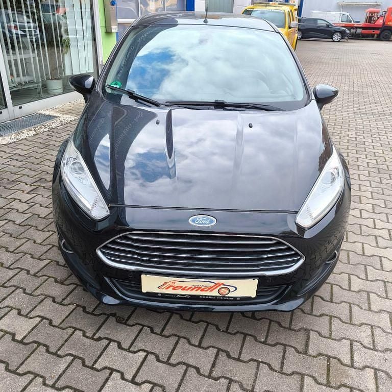 Schwarz Gebraucht 2013 Ford Fiesta Titanium Kleinwagen | 6.990 € (Etwas zu teuer) - Bild 1/4