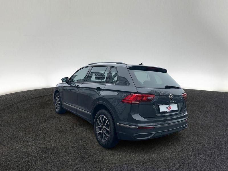 Gebraucht VW Tiguan Life 150 PS (110 kW) 2023 Uranograu SUV