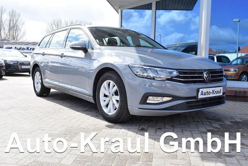 Gebraucht VW Passat Conceptline 150 PS (110 kW) 2022 Mondsteingrau Kombi