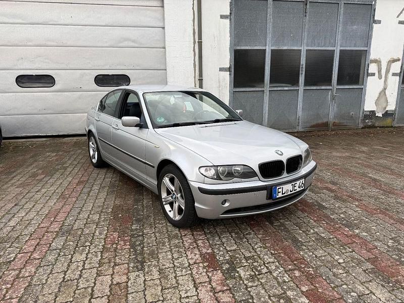 Silber Gebraucht 2003 BMW 325 M Sport Limousine | 4.950 € (Fairer Preis) - Bild 1/4