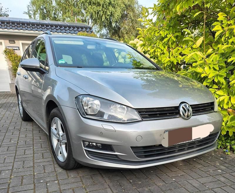 Silber Gebraucht 2016 VW Golf VII Kombi | 7.800 € (Guter Preis) - Bild 1/4