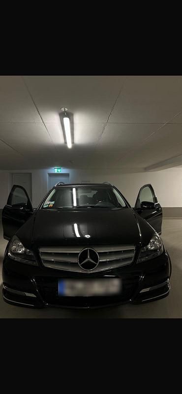 Schwarz Gebraucht 2013 Mercedes C180 Kombi | 5.999 € (Fairer Preis) - Bild 1/4