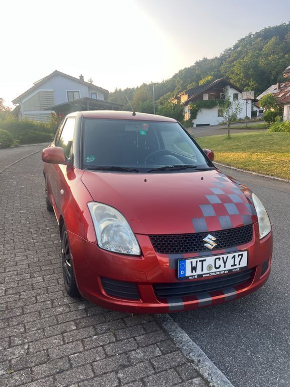 Rot Gebraucht 2008 Suzuki Swift Limousine | 1.800 € (Guter Preis) - Bild 1/4