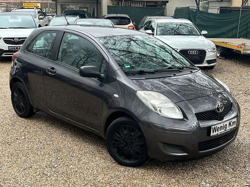 Gebraucht Toyota Yaris Cool 69 PS (50 kW) 2010 Grau Kleinwagen