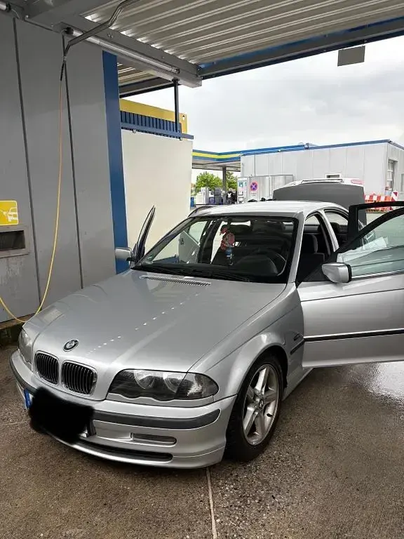 Gebraucht BMW 320 150 PS (110 kW) 1998 Silber Limousine
