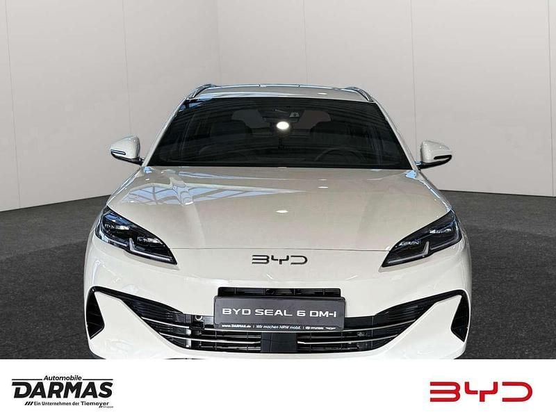Neu BYD Seal Boost 184 PS (135 kW) 2025 Beige Limousine