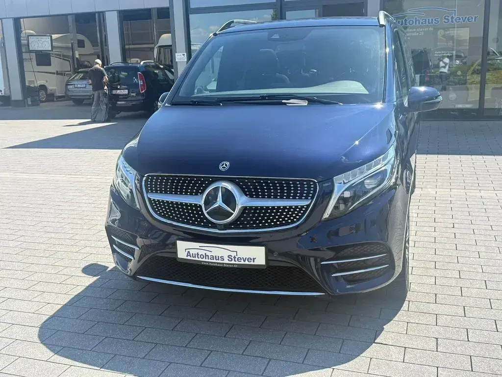 Gebraucht Mercedes V300 AMG line 239 PS (175 kW) 2019 Blau Van / Kleinbus