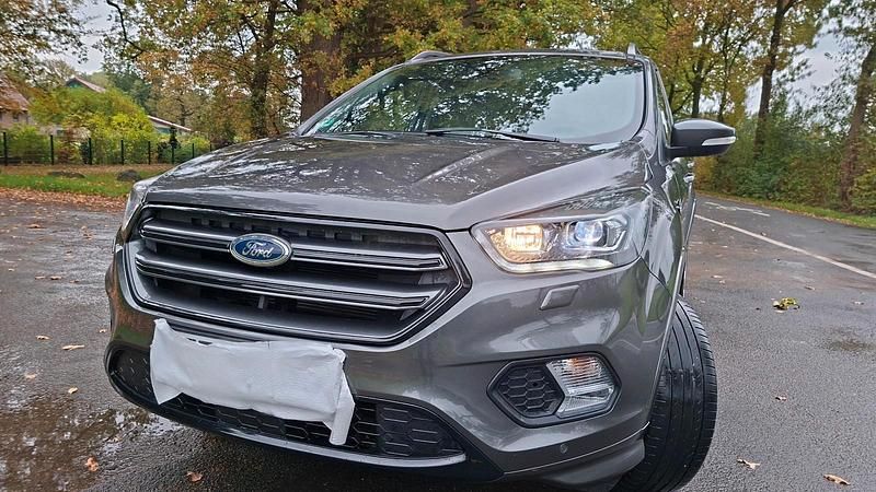 Gebraucht Ford Kuga ST 150 PS (110 kW) 2018 Grau SUV