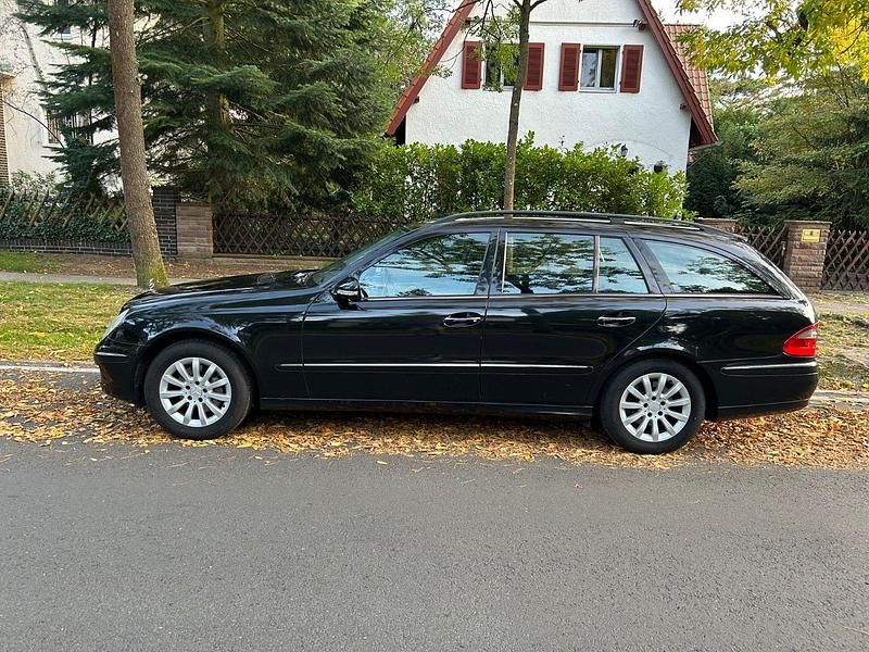 Schwarz Gebraucht 2006 Mercedes E280 Elegance Kombi | 4.100 € (Fairer Preis) - Bild 1/4