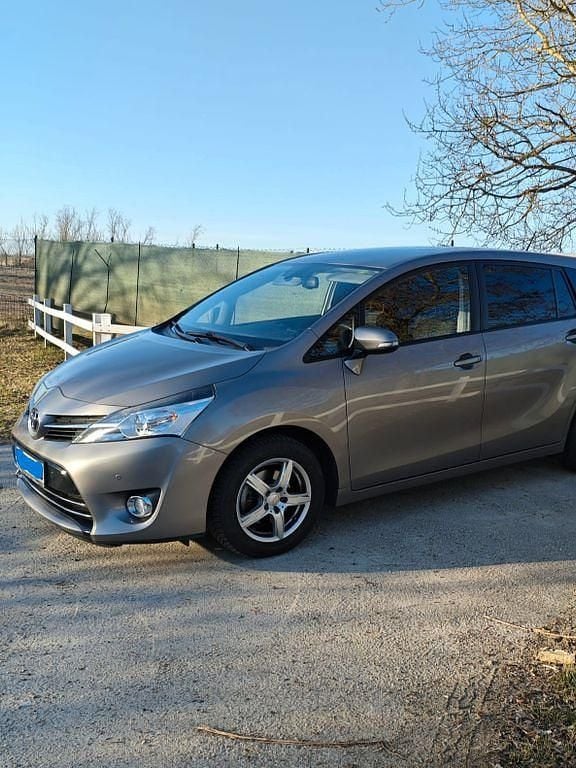 Gebraucht Toyota Verso Multidrive S 147 PS (108 kW) 2014 Grau Van / Kleinbus