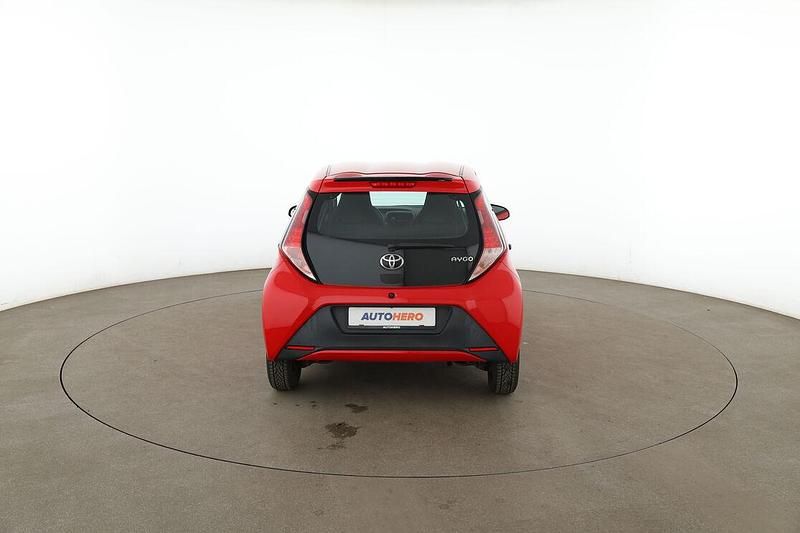 Gebraucht Toyota Aygo 69 PS (50 kW) 2016 Rot Kleinwagen