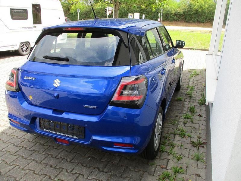 Neu Suzuki Swift Club 83 PS (61 kW) 2025 Blau Kleinwagen