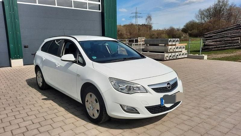 Gebraucht Opel Astra 165 PS (121 kW) 2012 Weiß Kombi