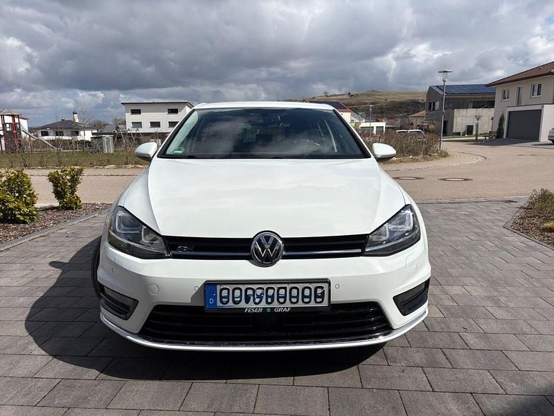 Gebraucht VW Golf VII LOUNGE 125 PS (91 kW) 2015 Weiß Limousine