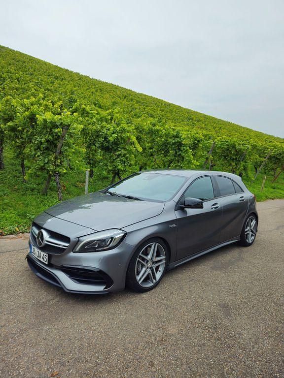 Grau Gebraucht 2015 Mercedes A45 AMG AMG Limousine | 26.500 € (Fairer Preis) - Bild 1/4