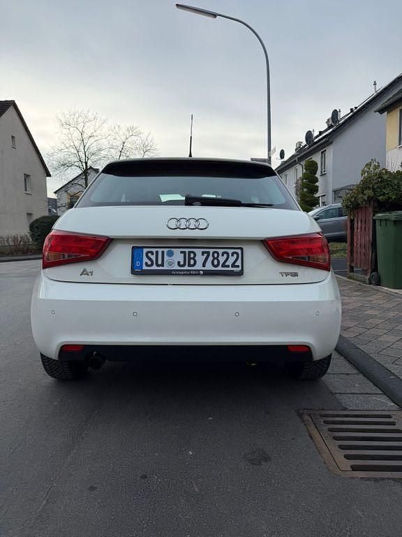 Gebraucht Audi A1 Attraction 86 PS (63 kW) 2011 Silber Kleinwagen