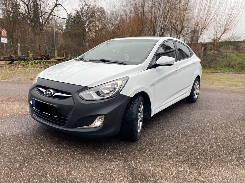 Weiß Gebraucht 2012 Hyundai Accent Limousine | 5.500 € (Teuer) - Bild 1/4