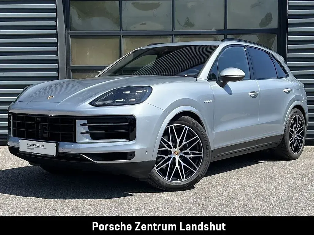 Gebraucht Porsche Cayenne 470 PS (345 kW) 2024 Dolomitsilbermetallic SUV