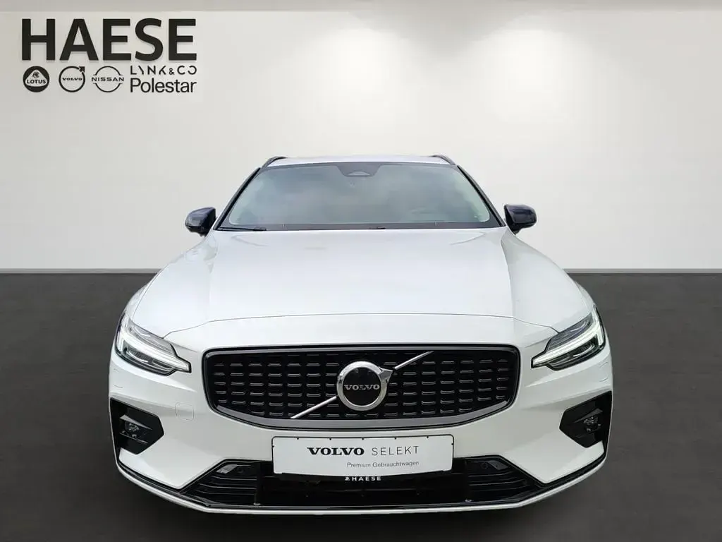 Gebraucht Volvo V60 Ultimate 197 PS (144 kW) 2023 Crystal white Kombi