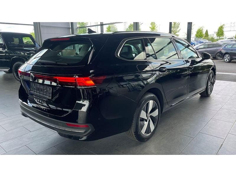 Gebraucht VW Passat IQ Drive 150 PS (110 kW) 2025 Schwarz Kombi