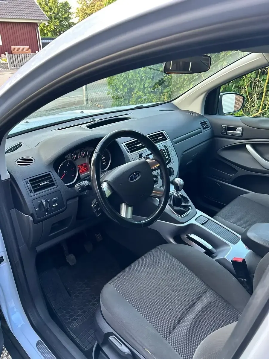 Gebraucht Ford Kuga 140 PS (102 kW) 2012 Weiß SUV