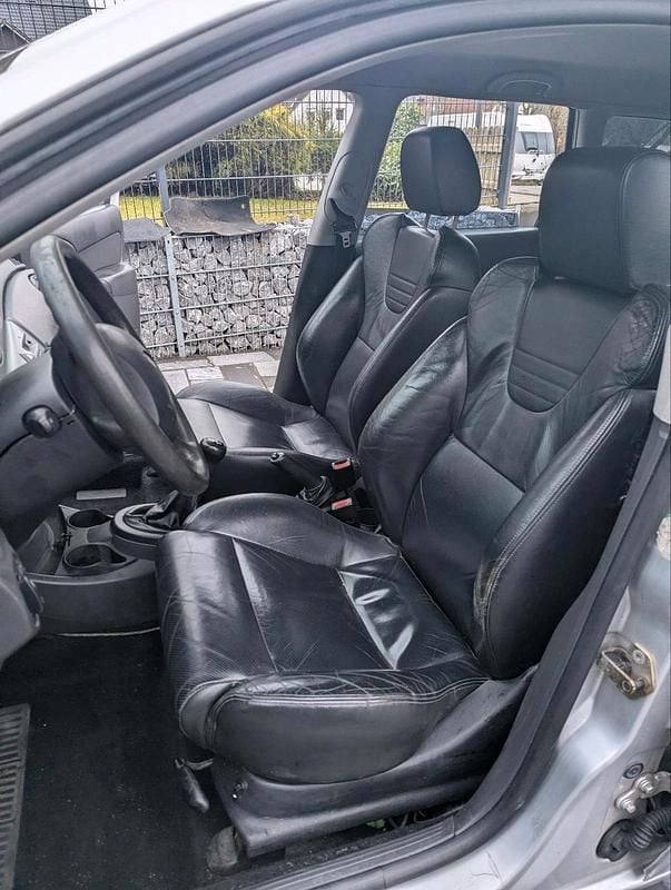 Gebraucht Ford Focus Zetec 101 PS (74 kW) 2003 Silber Kombi