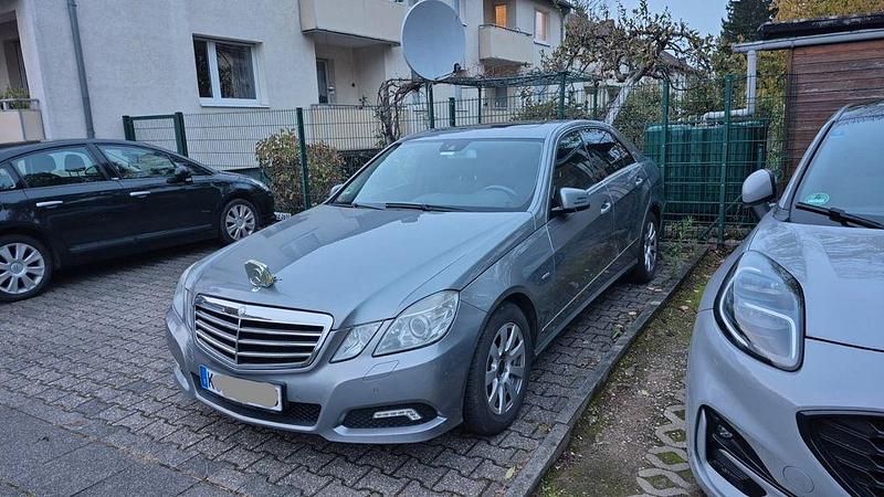 Gebraucht Mercedes E250 Avantgarde 204 PS (150 kW) 2009 Grau Limousine
