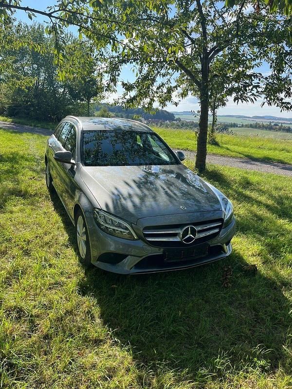 Grau Gebraucht 2019 Mercedes C200 Kombi | 15.800 € (Superpreis) - Bild 1/4