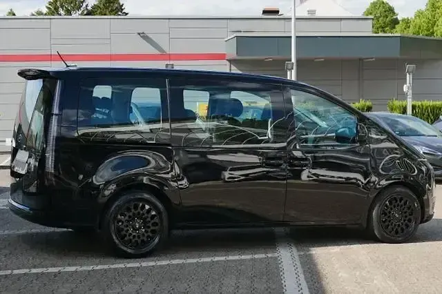 Gebraucht Hyundai Staria Trend 177 PS (130 kW) 2024 Abyss black Van / Kleinbus