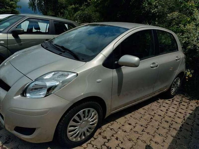 Champagnametallic Gebraucht 2013 Daihatsu Charade Kleinwagen | 6.750 € - Bild 1/4
