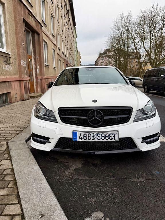 Weiß Gebraucht 2013 Mercedes C250 AMG Limousine | 11.000 € (Fairer Preis) - Bild 1/4
