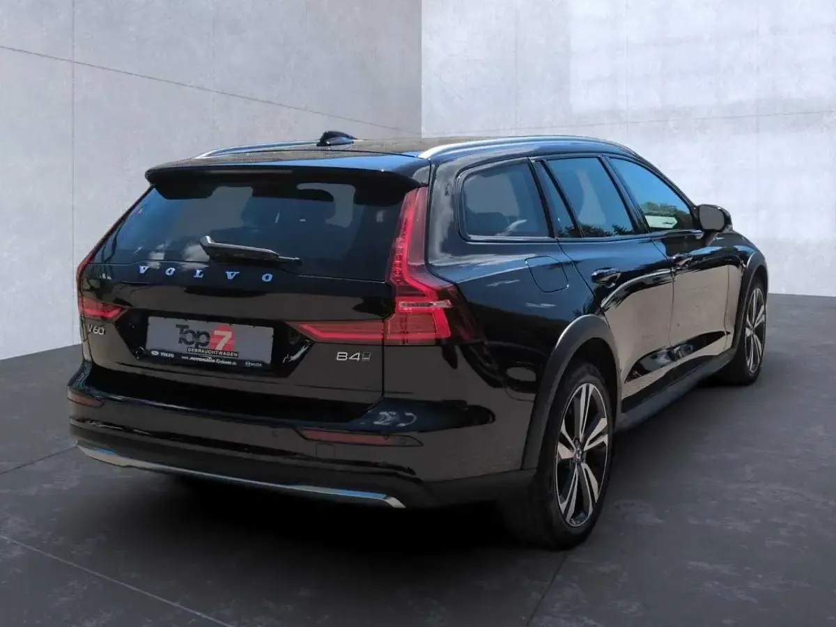 Gebraucht Volvo V60 CC 145 PS (106 kW) 2023 Kombi