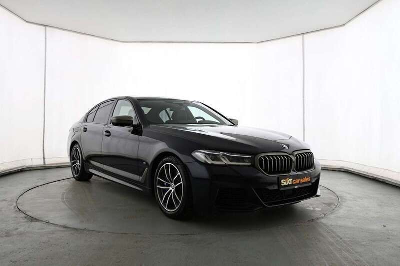 Carbonschwarz Gebraucht 2023 BMW 550 Limousine | 53.880 € (Superpreis) - Bild 1/4