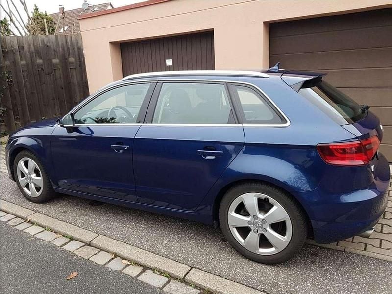 Gebraucht Audi A3 Attraction 125 PS (91 kW) 2016 Blau Kombi