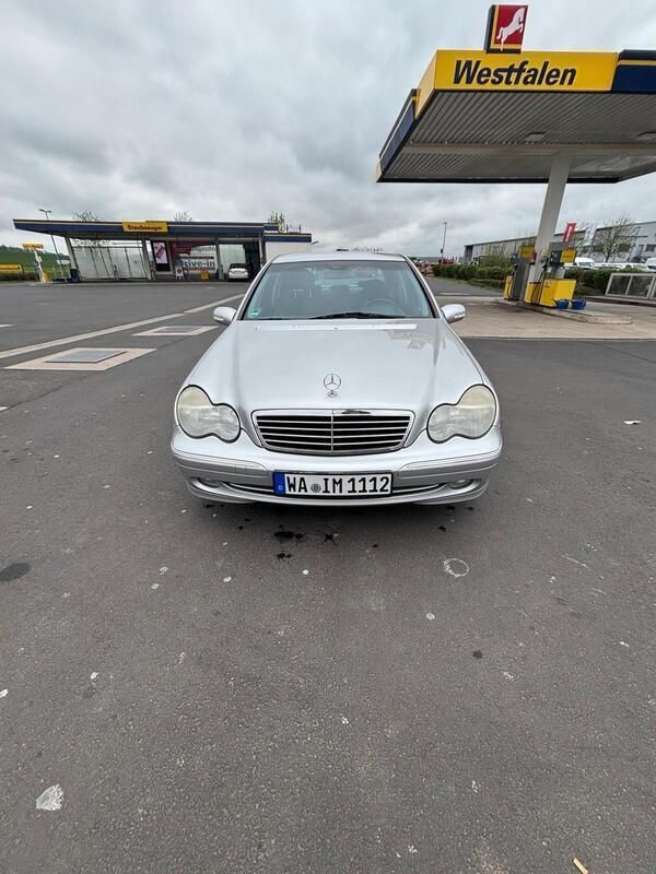 Silber Gebraucht 2002 Mercedes C180 Limousine | 650 € (Superpreis) - Bild 1/4