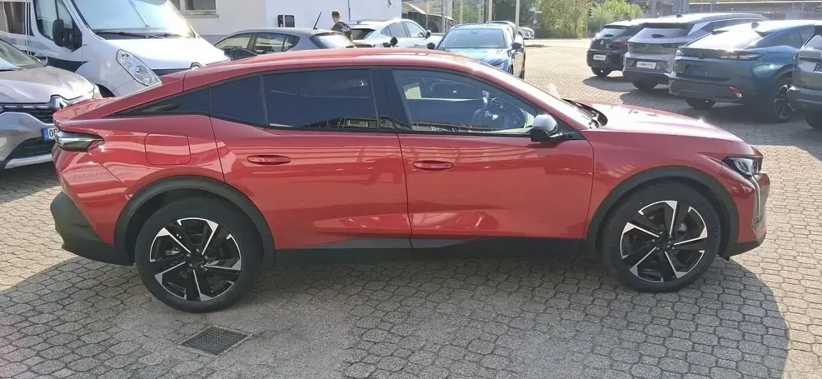 Neu Peugeot 408 Allure 136 PS (100 kW) 2026 Elixir rot SUV