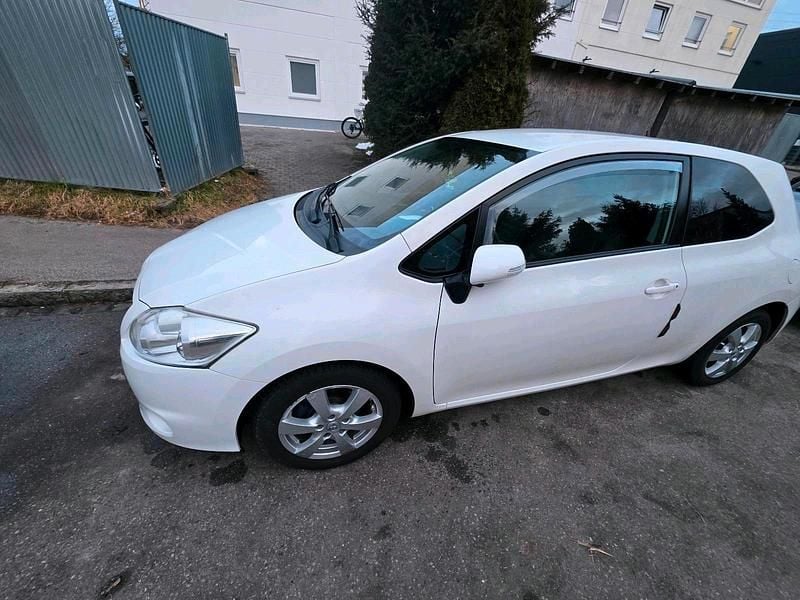 Gebraucht Toyota Auris 90 PS (66 kW) 2010 Weiß Kleinwagen