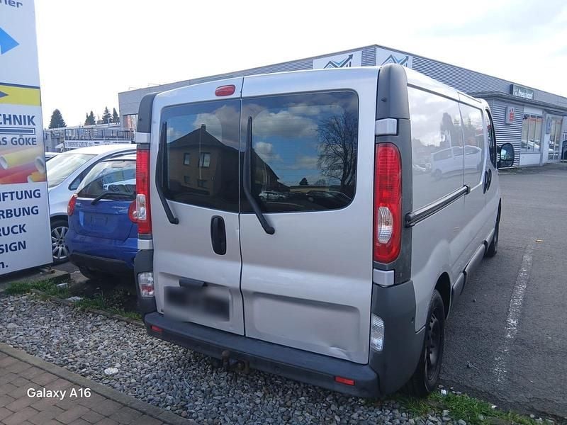Second-hand Opel Vivaro 2015 Argintiu Monovolum