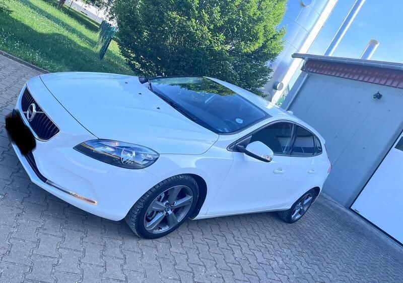 Weiß Gebraucht 2016 Volvo V40 Kombi | 13.000 € (Teuer) - Bild 1/4