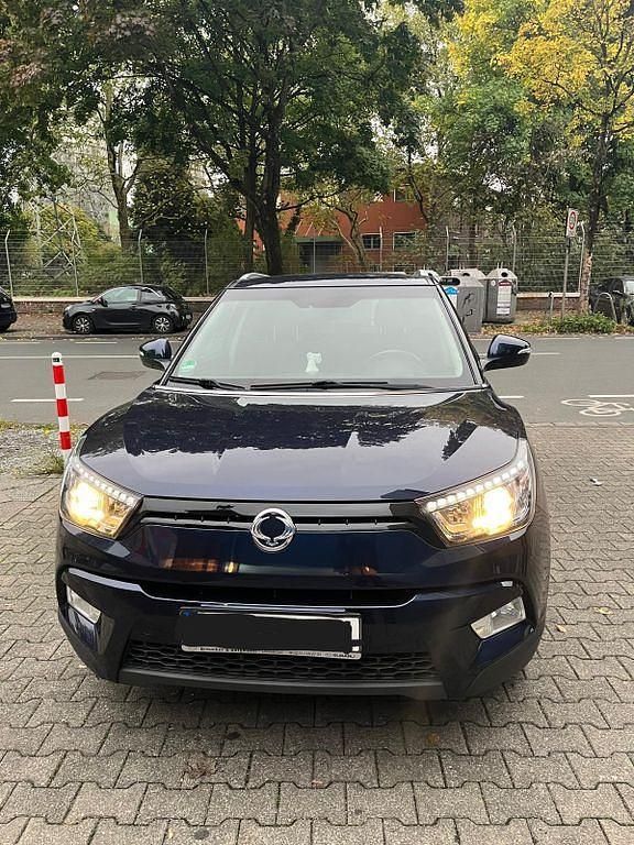 Blau Gebraucht 2015 Ssangyong / KGM Tivoli Crystal SUV | 7.500 € - Bild 1/4