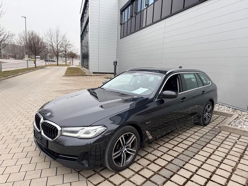 Gebraucht BMW 530e Sport Line 252 PS (185 kW) 2022 Grau Kombi