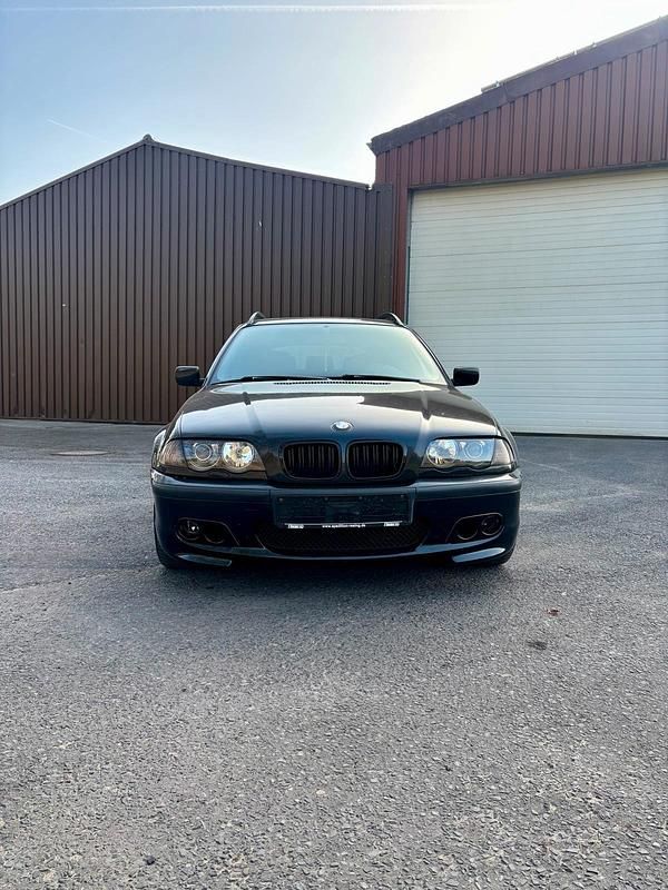 Second-hand BMW 330 184 CP (135 kW) 2000 Negru Break