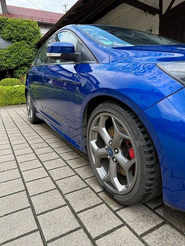 Gebraucht Ford Focus ST 250 PS (183 kW) 2014 Blau Limousine