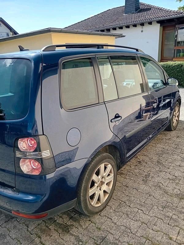 Gebraucht VW Touran 105 PS (77 kW) 2007 Blau Van / Kleinbus