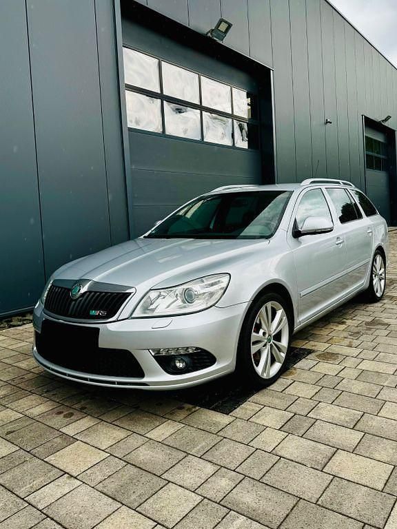 Silber Gebraucht 2012 Skoda Octavia RS Kombi | 6.600 € (Guter Preis) - Bild 1/4
