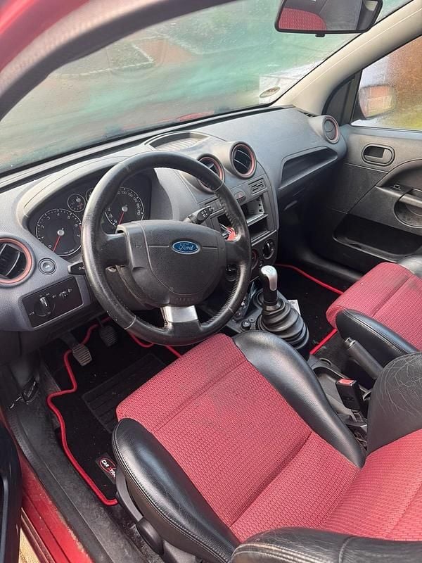Gebraucht Ford Fiesta ST 70 PS (51 kW) 2007 Rot Kleinwagen