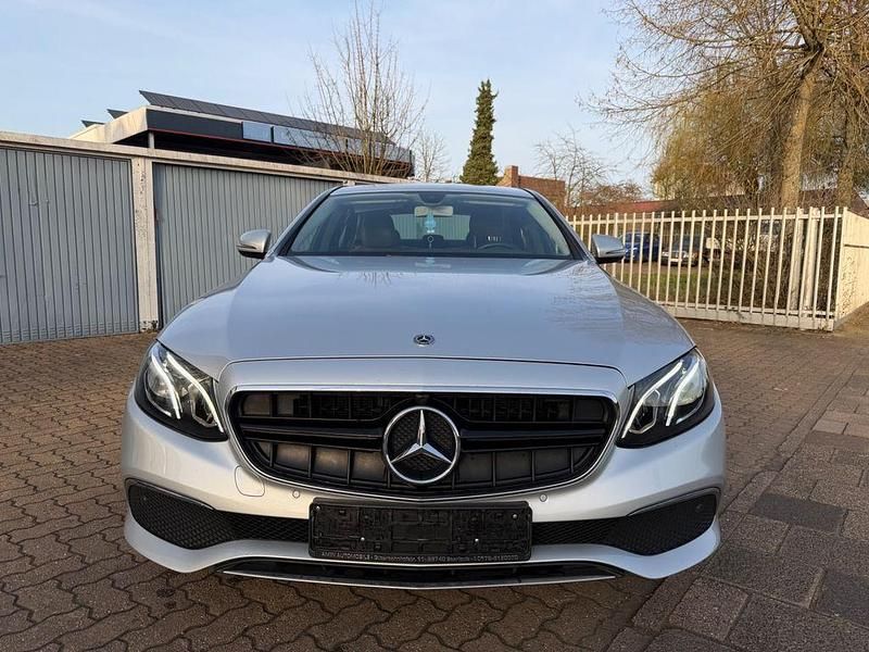Gebraucht Mercedes E200 160 PS (117 kW) 2020 Silber Limousine
