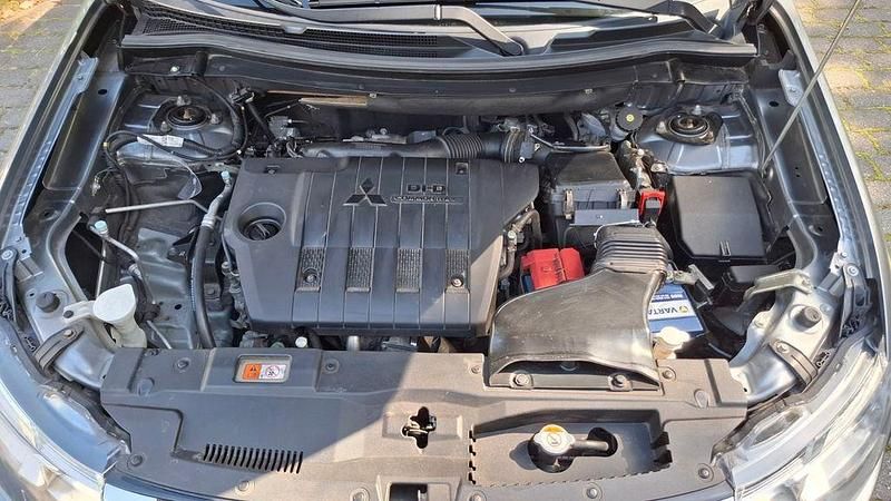 Gebraucht Mitsubishi Outlander 150 PS (110 kW) 2015 Grau SUV